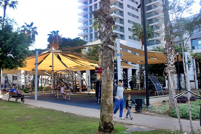 Sarona Park © Jael Ancker