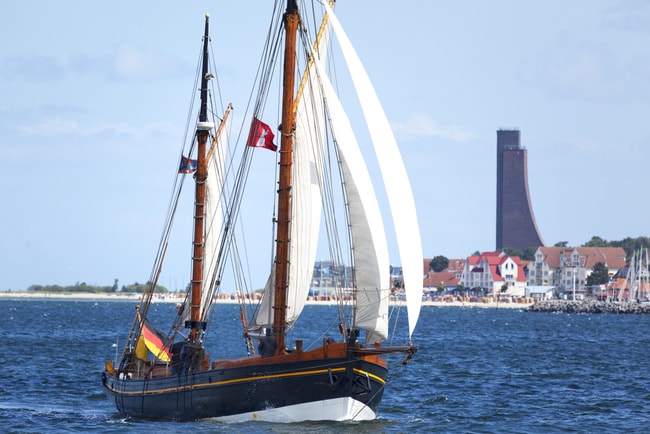 Sailing boat off of the coast of Kiel | © Ralf Gosch/Shutterstock