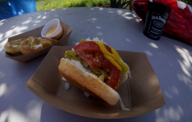 Miniature Chicago style hot dog | © CestLaVibe.com