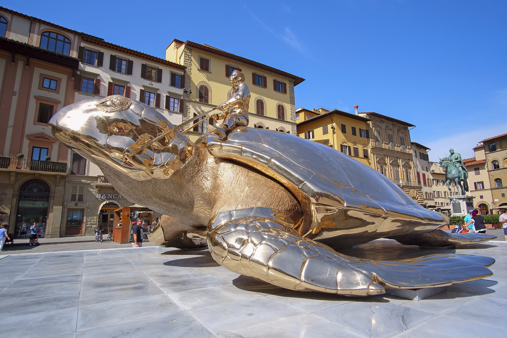 monument of the golden turtle near the Palazzo Vecchio in Florence, Italy| © Vereshchagin Dmitry/Shutterstock