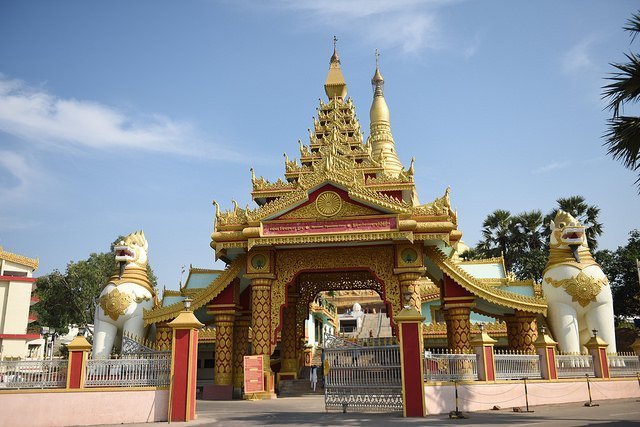 Global Vipassana Pagoda . Image courtesy Francisco Antunes/Flickr