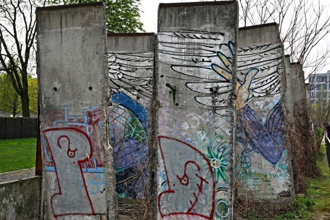 Berlin Wall Memorial |Courtesy of moerschy / pixabay