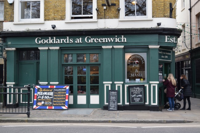 Old - fashioned pie and mash is served at Goddards at Greenwich | © Angie Quinn