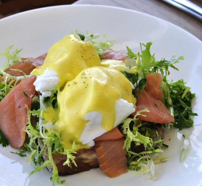 tavern-salmonbenedict-aaroncook