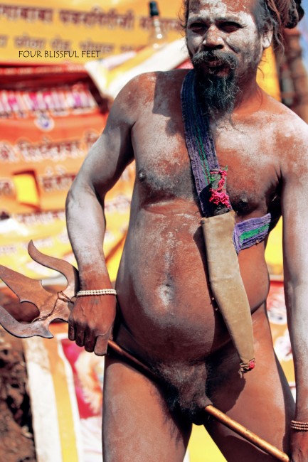 Juna Akhara Naga Baba © Four Blissful Feet