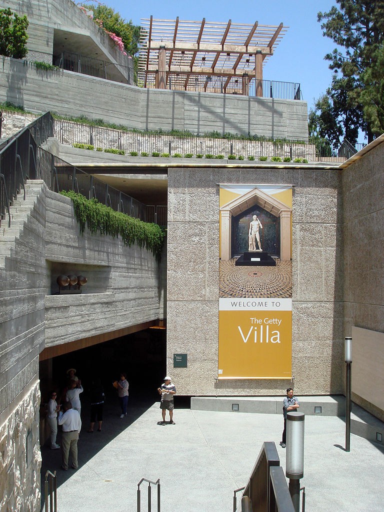 Entrance to the Getty Villa, Malibu. © Bobak Ha'Eri / Wiki Commons