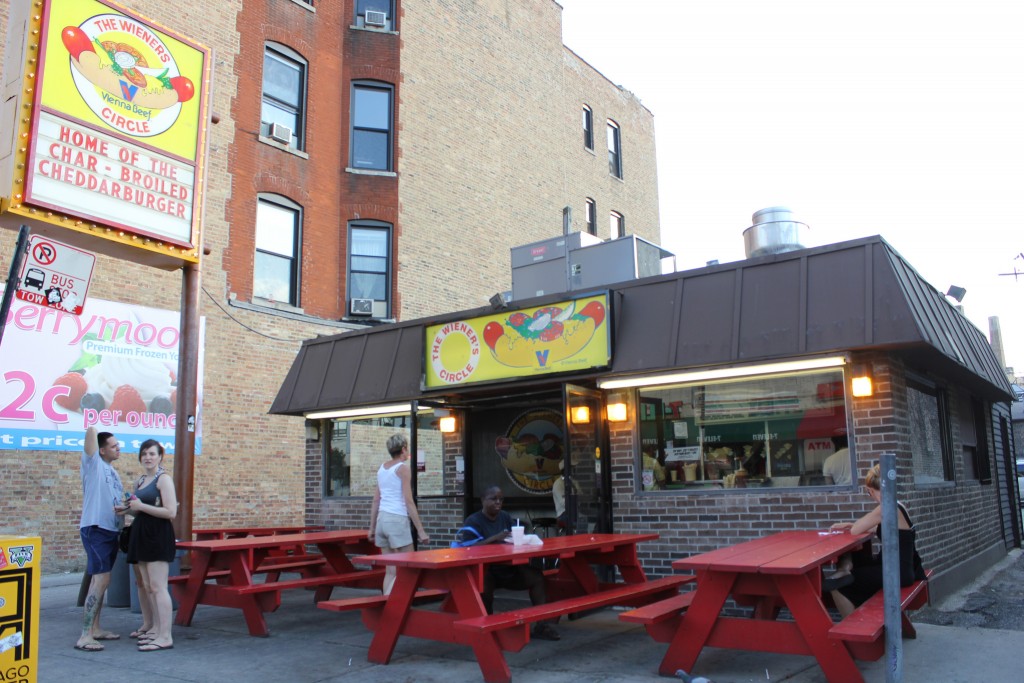 Outside of The Wiener’s Circle | © Nicolas Henderson/Flickr