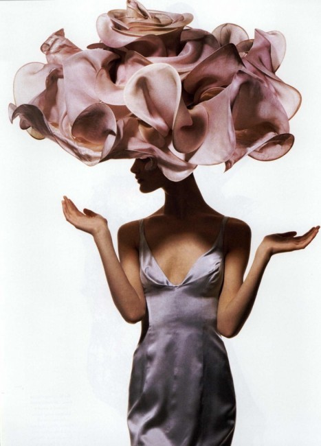Shalom Harlow in Vogue 1995 ©Irving Penn