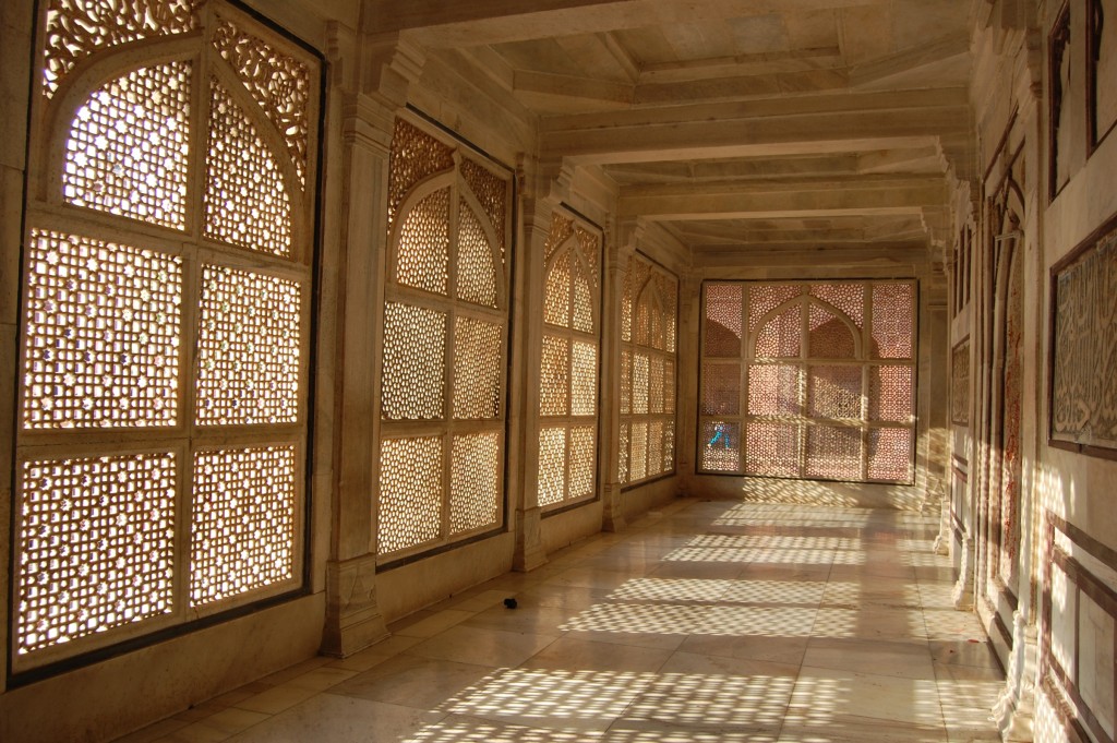 Interiors of the Salim Chisty Tomb © Wikicommons