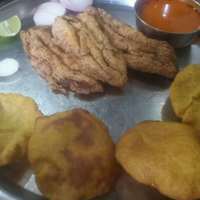 Bombil and vadas at Shri Datta, Parel. Image Courtesy : Zomato