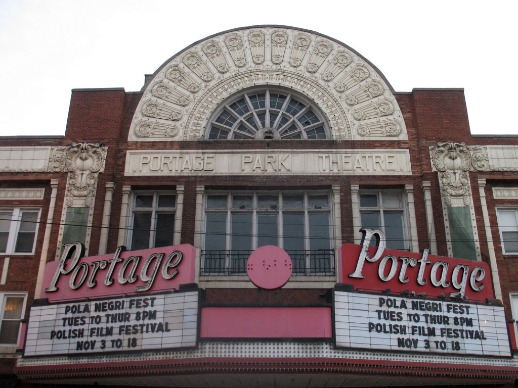 Outside of Portage Theater | © Marc Heiden/Wikicommons