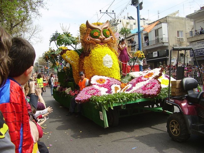 Adloyada Purim Parade | Courtesy of WikiCommons