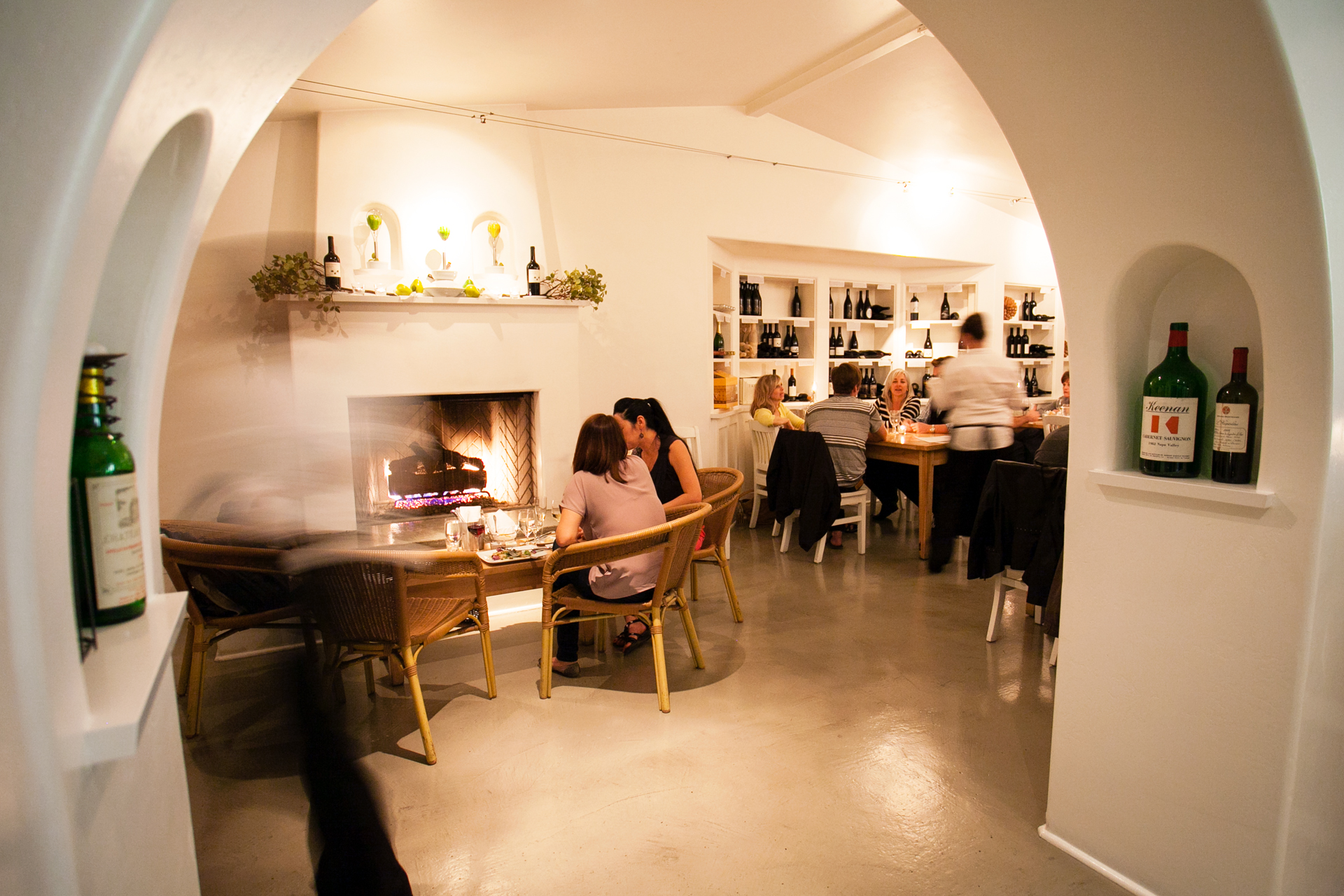 Fireplace | Courtesy of California Wine Vault & Bistro