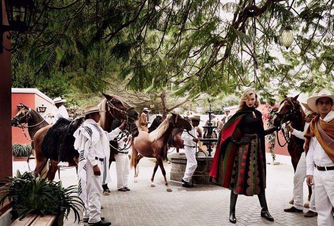 Karlie Kloss in Mario Testino's native Peru for Vogue US 2014 ©Mario Testino