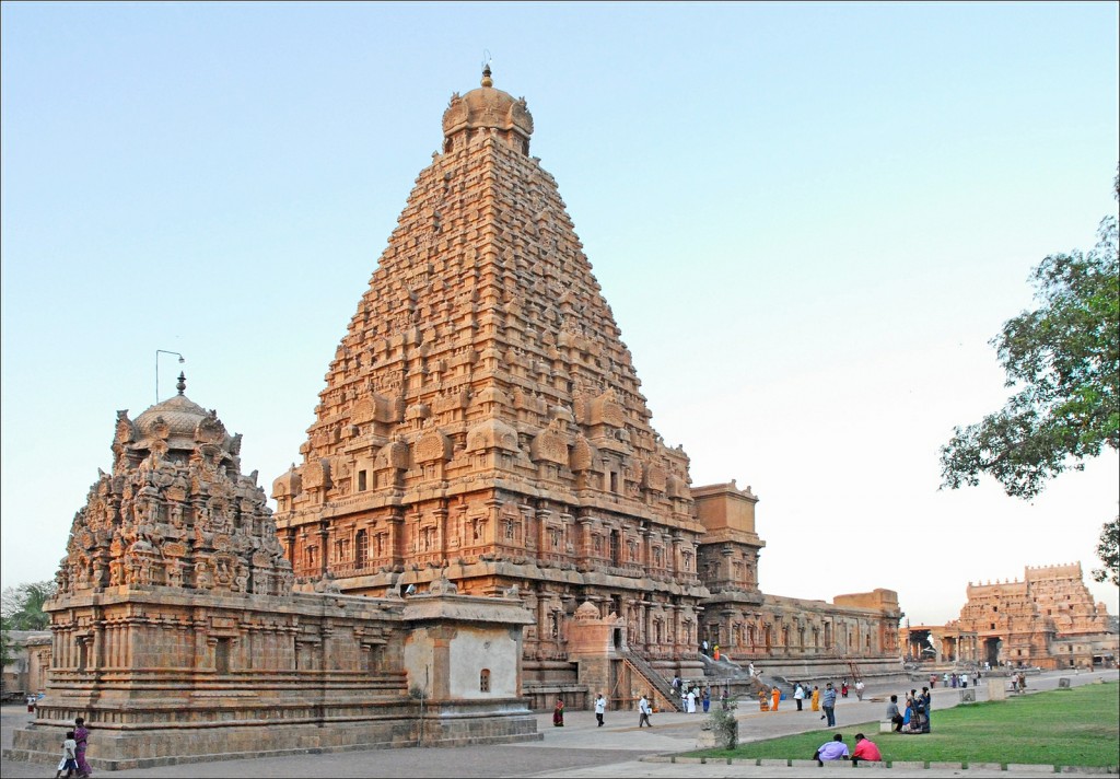 Brihadareshwara Temple | ©Flickr/Jean-Pierre Dalbéra
