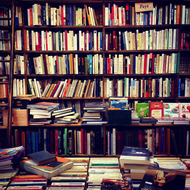 Paris / 巴黎 - book store | © Blowing Puffer Fish/Flickr