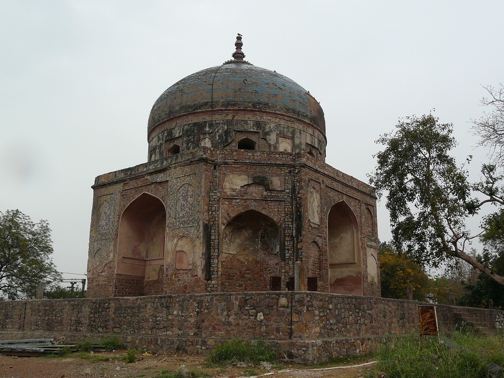 Nila Gumbad, built as a tomb for a servant of a courtier|©Flickr/Varun Shiv Kapur