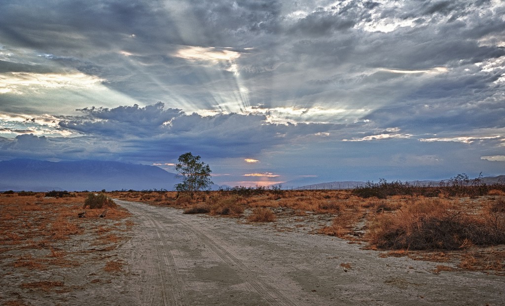The clouds playing tricks on the sun from across The Coachella Valley Preserve © Randy Heinitz / Flickr