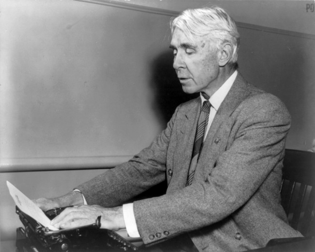 Carl Sandburg | © Office of Emergency Management/Wikicommons