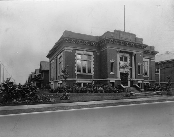 Toronto Public Library; Annette Branch, Annette St., s.w. cor. Medland St. | Public Domain/Toronto Reference Library