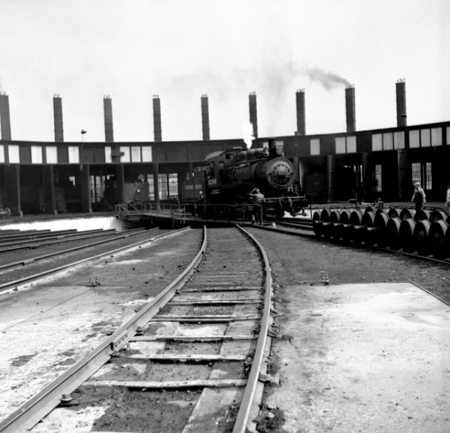 C. P. R., Runnymede Yards, roundhouse, Runnymede Road, south-west corner St. Clair Avenue west, Toronto, Ont. | Public Domain/Toronto Public Library