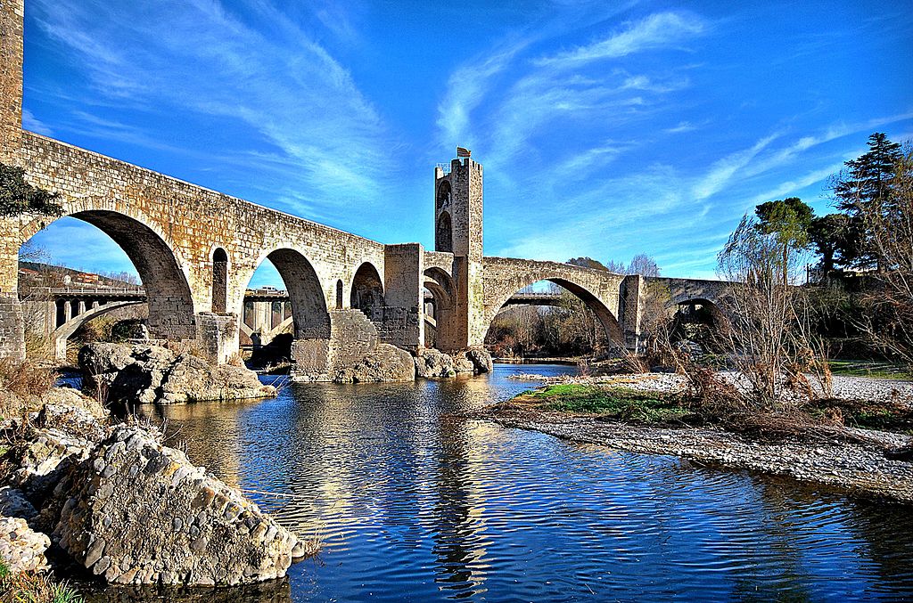 Besalú Bridge © Montse Poch/ Wikimedia