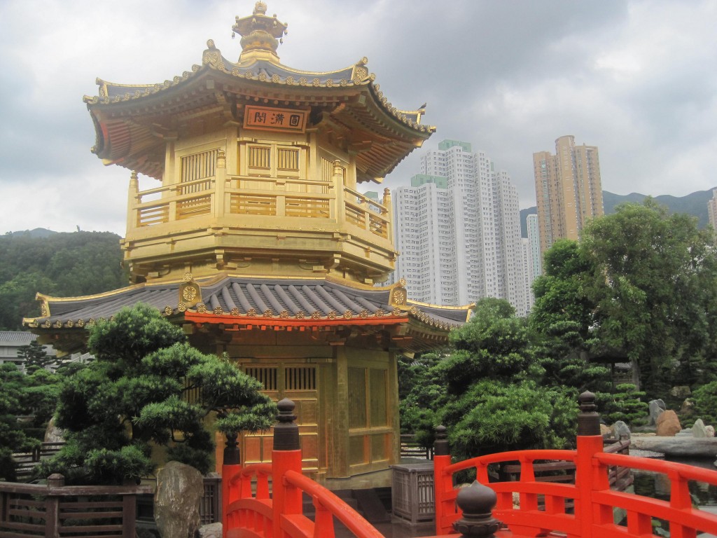 Yellow Temple, Chi Lin Nunnery, Hong Kon ©Stephen Kelly