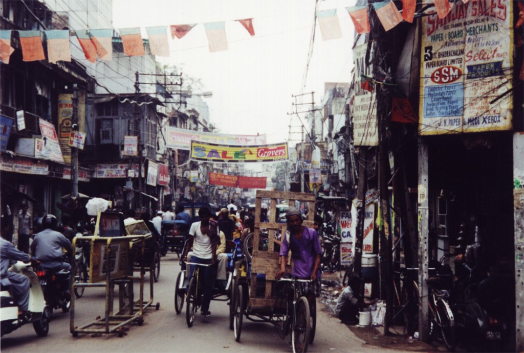 A street scene in Delhi, 2001/©Hynek Moravec/WikiCommons