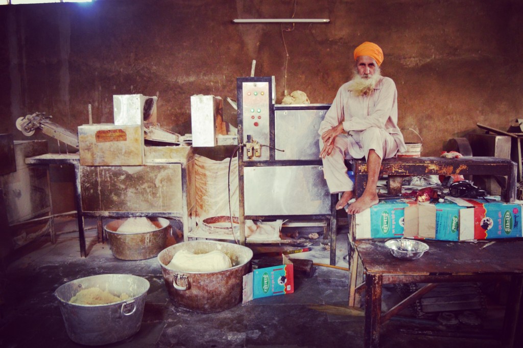 An automated roti machine which rolls out over 100,000 rotis a day |© Darshita Thakker