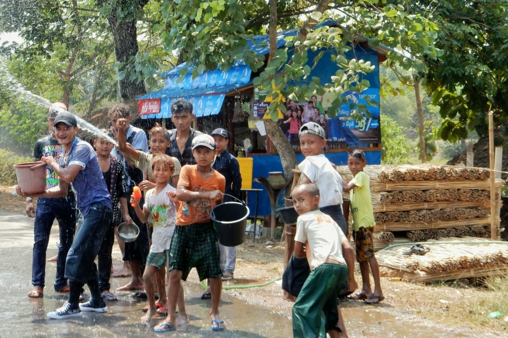 Children throwing water at passers by, Ayeyarwady Delta © Kirsten Henton