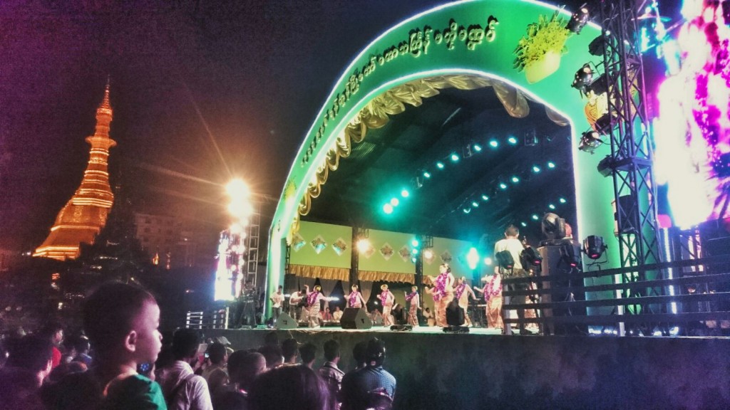 Traditional dancing during Thingyan, Yangon © Kirsten Henton