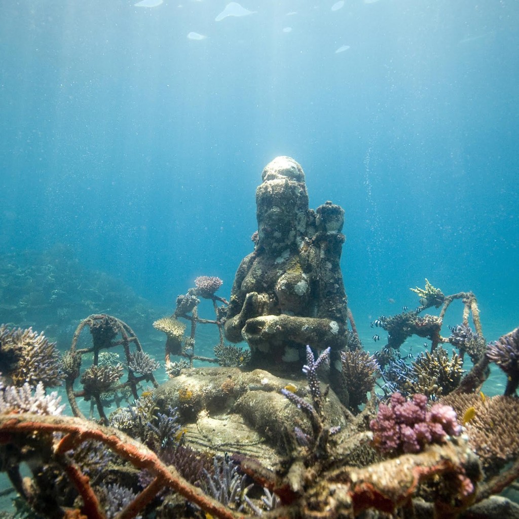 Obonjan Underwater Sculpture | © Dray Van Beck