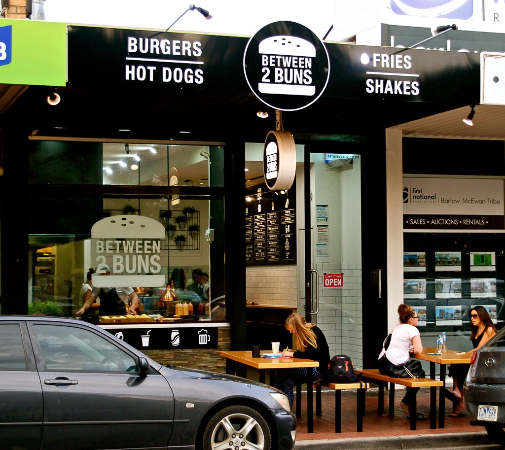 Between 2 Buns | © Stephen Barrett