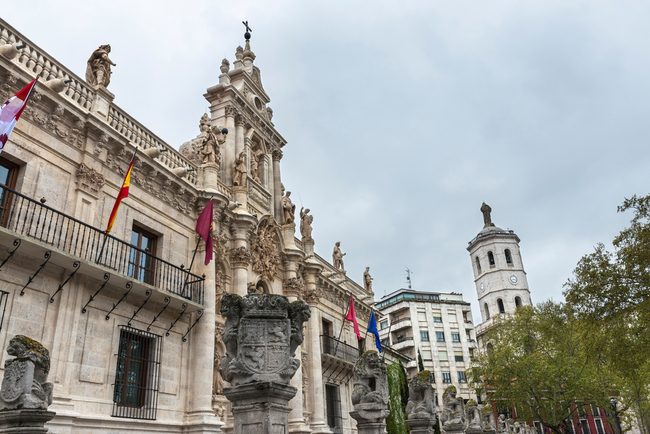 Baroque facade of Valladolid University | © Andres Garcia Martin/Shutterstock