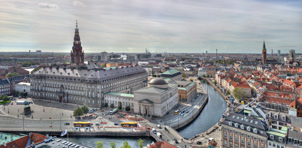 Christiansborg_fra_Nikolaj_Kirken
