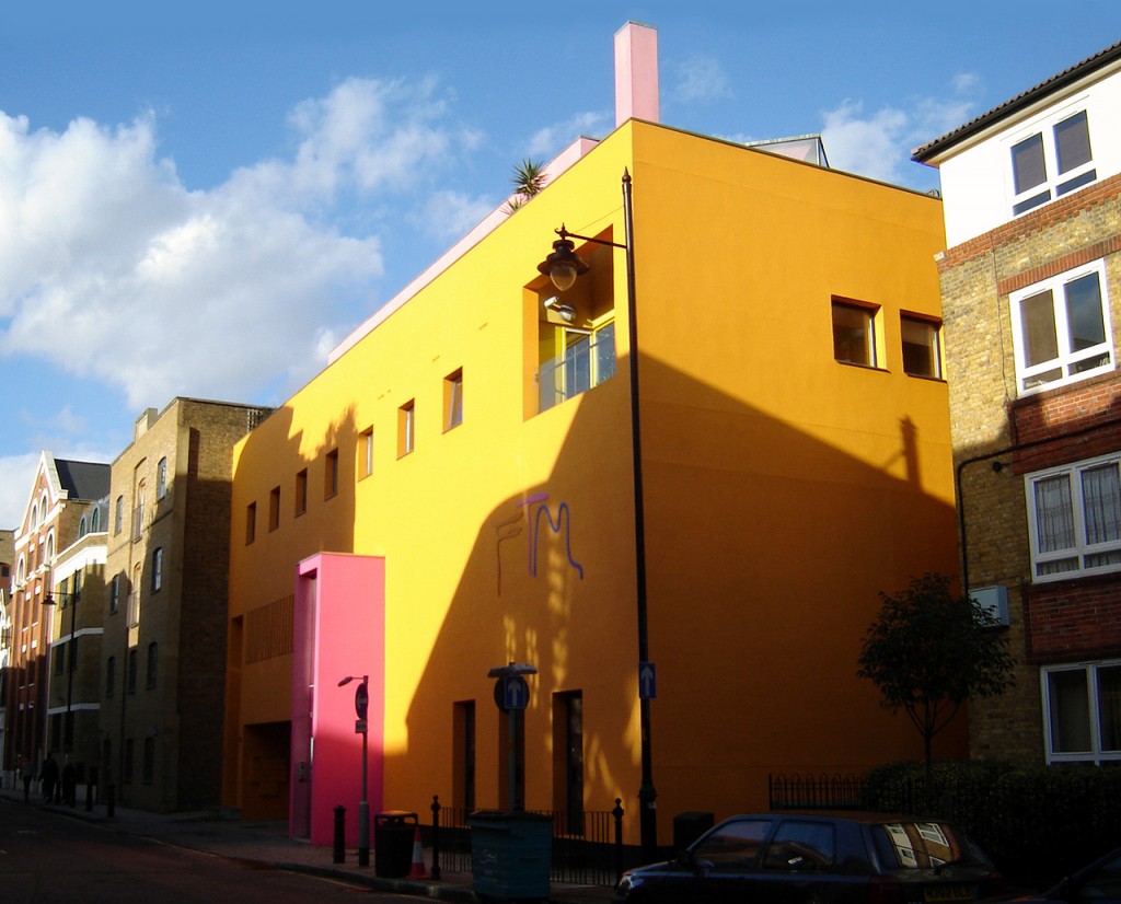 The Fashion and Textile Museum in Bermondsey | © Fin Fahey/WikiCommons