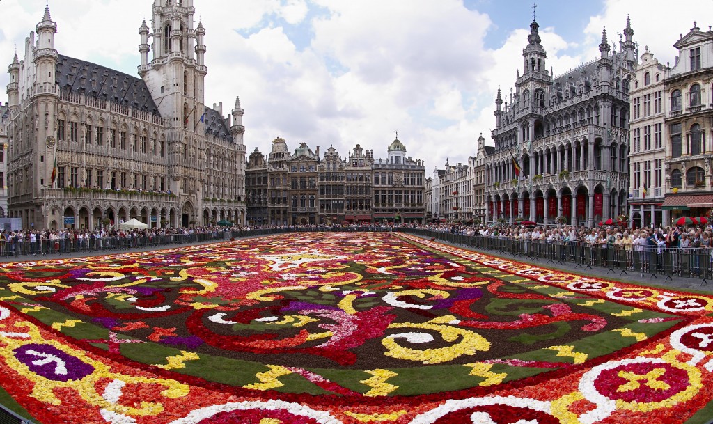 Brussels Grand-Place during the biennial flower carpet | © Wouter Hagens / Wikimedia Commons