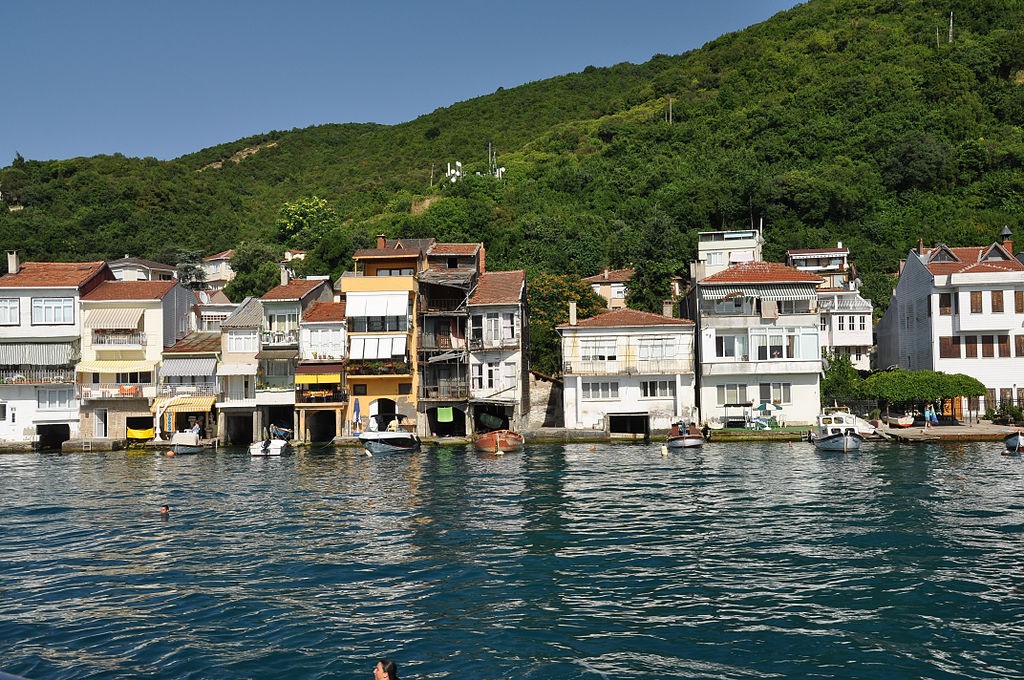 1024px-Bosphorus,_Anadolu_Kavağı,_Turkey_004
