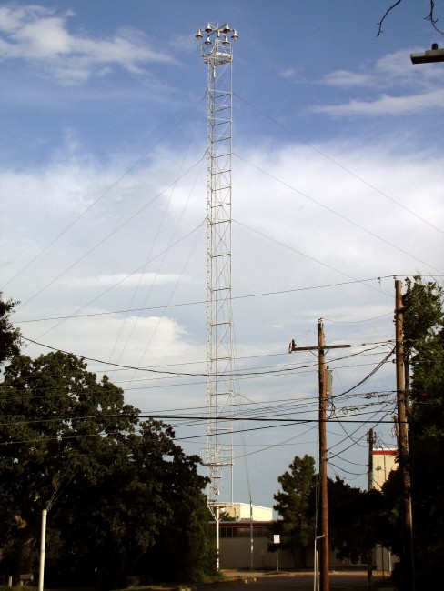 Moonlight Tower © QuesterMark/Flickr