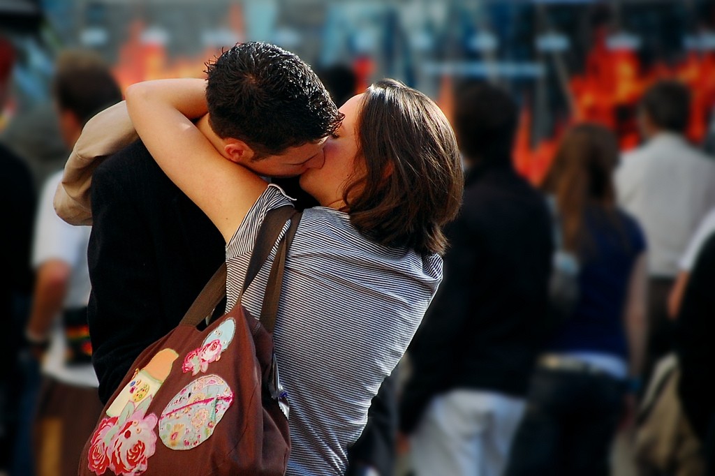 Couple kissing. via Cristiano Betta/Flickr/CCBY 2.0