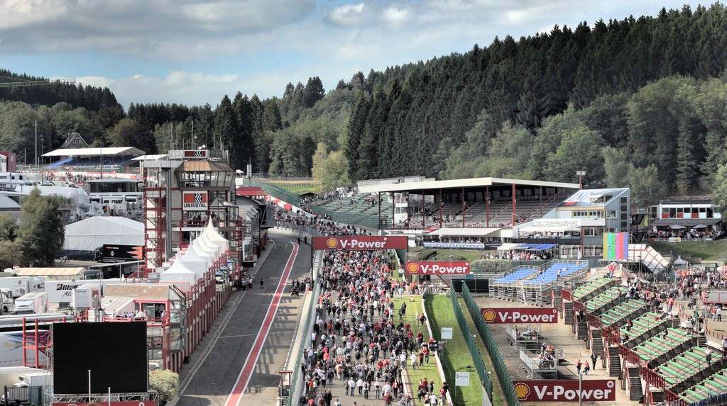 The Spa-Francorchamps track surrounded by towering pines | © <a href="https://www.flickr.com/photos/nic1/3900882172/in/photolist-6WH3nb-6W4v1N-9EAL2W-6VZHgT-7Yn7kW-74TJkE-8xNmCt-8xRjqA-8xP2mg-8xS6fE-8xNMfX-8xMTLc-5m1FYf-8xU38s-8xNtec-8xTt9w-8xU8RU-bCsSWm-8xR3L2-8y4tvo-8xRYUJ-9EAPPE-8xNq7K-8xNQWt-8xP8qk-8xQfBV-6VZUF4-5m1FQ1-8xSimo-5m1vQ7-5m1xpG-nev4Zg-6W1jCF-5kWcAn-onGXTz-5kWe6t-5kW9er-8xR6NB-8xQCDS-8xPcke-8xTAJA-8xMHsk-5m1v4A-5m1B1o-8xMGGg-8xShYs-8xRNXJ-8xMGec-5m1rQf-5m1rVq" target="_blank">nick@/Flickr</a>