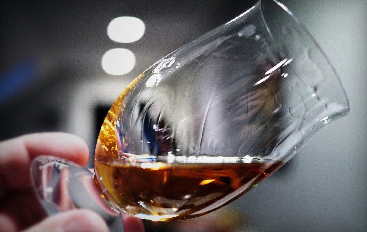 You can identify the age of a whisky by looking at its legs