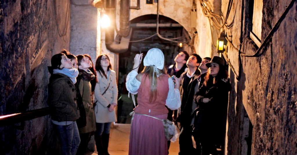 Group on The Close | Courtesy Of The Real Mary King's Close