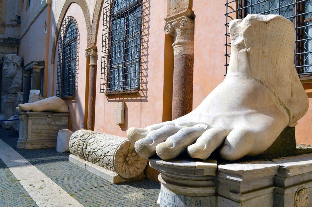 Fragments of the Colossus of Constantine | © Livia Hengel