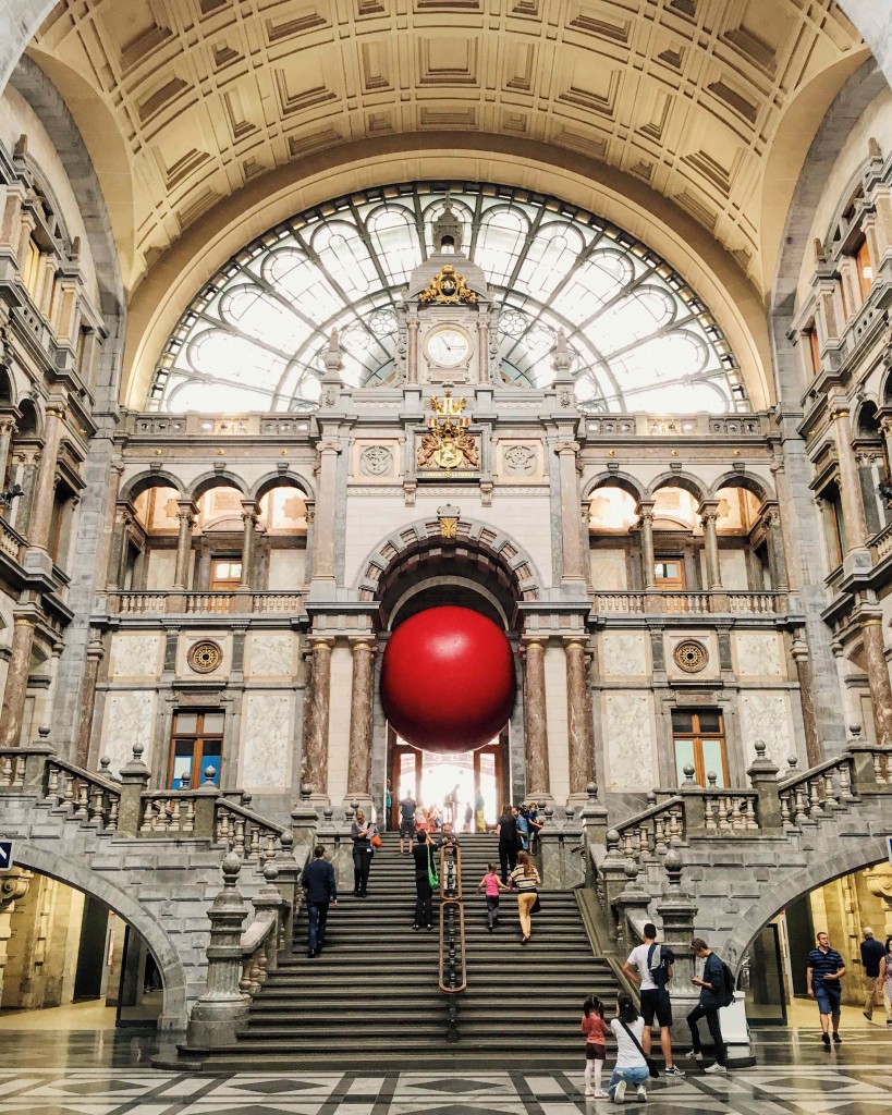 Antwerp's first sighting of the RedBall, hovering in one of the world's most beautiful railway stations | © Brit Worgan, courtesy of Zomer van Antwerpen