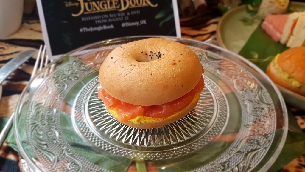 Salmon Bagel with mint yoghurt | © Cassam Looch