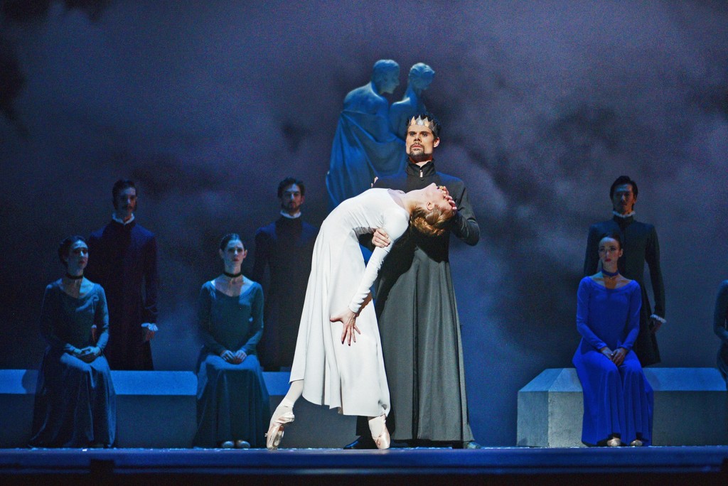 Hannah Fischer and Piotr Stanczyk with Artists of the Ballet in The Winter’s Tale. Photo by Daniel Neuhaus, courtesy of The National Ballet of Canada.