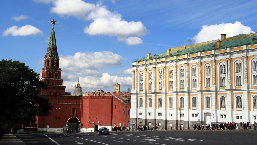 The Borovitskaya Tower and the Armory Chamber inside the Kremlin Walls | © John Menard@flickr.com
