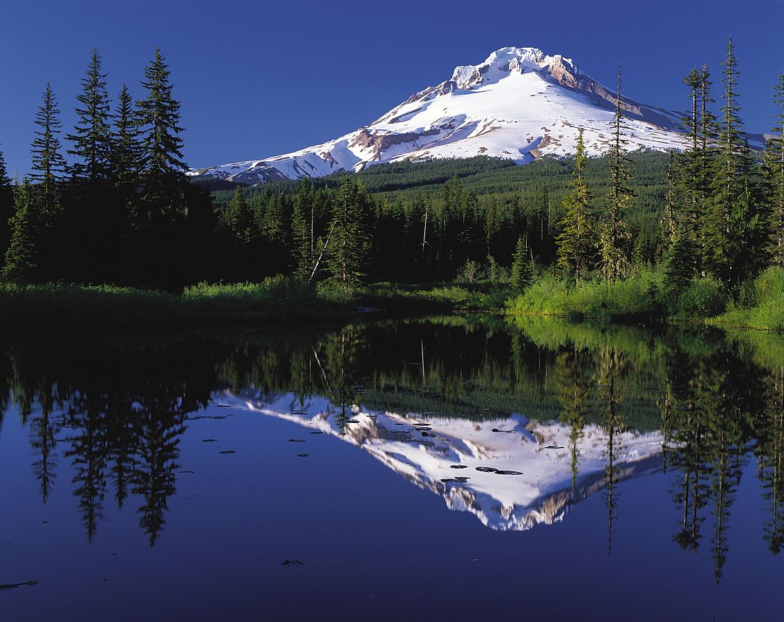 Mount Hood reflected in Mirror Lake, Oregon, USA | Public Domain/Wikicommons