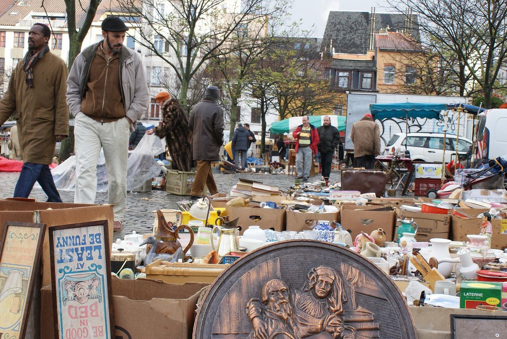 Anything and everything is for sale on the Marolles flea market | © Peter.Lorre/Flickr
